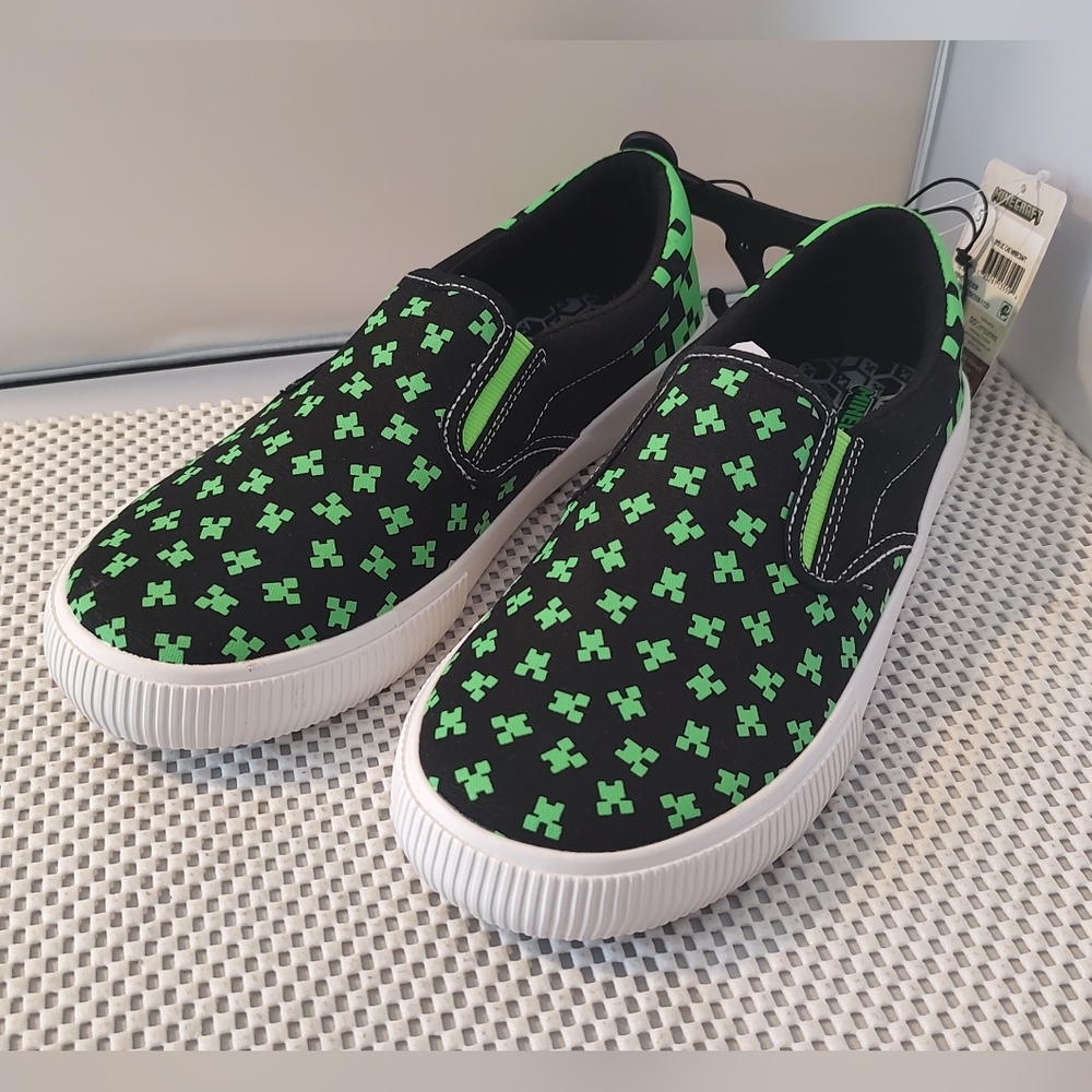 Minecraft Boys Size 5 Slip-On Sneakers Black/Green NWT
